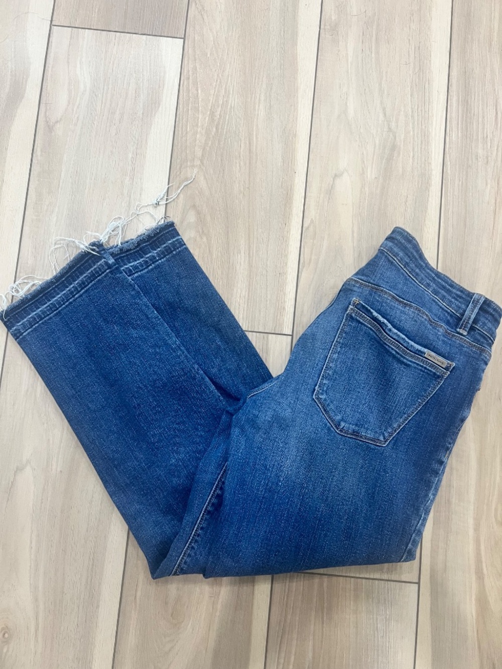White House Black Market Slim Crop Jeans Size 8 Frayed Hem Medium Wash Denim - Picture 3 of 7